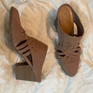 Brown Heeled Mule 🤎